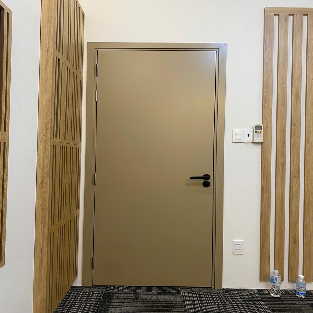 Cửa MDF sơn màu C8