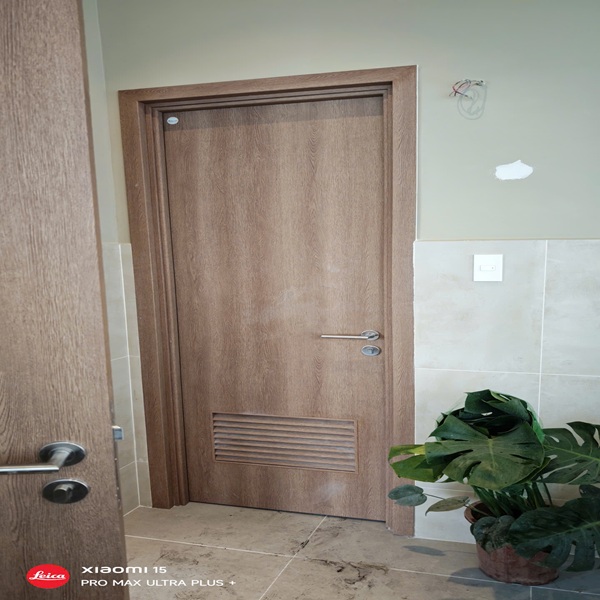 cửa nhựa composite nhà vệ sinh