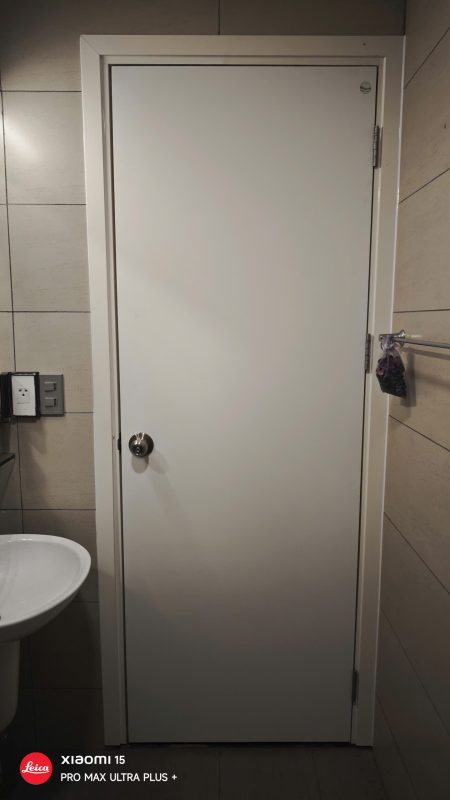 cửa nhựa composite nhà vệ sinh